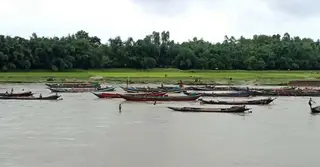 নেত্রকোণায় দুই নৌকার চাপায় বালু শ্রমিকের মৃত্যু